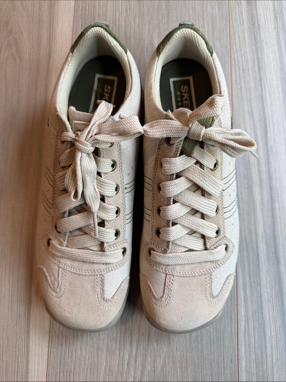 Skechers Women's Signalize Leather Sneakers Size 9.5